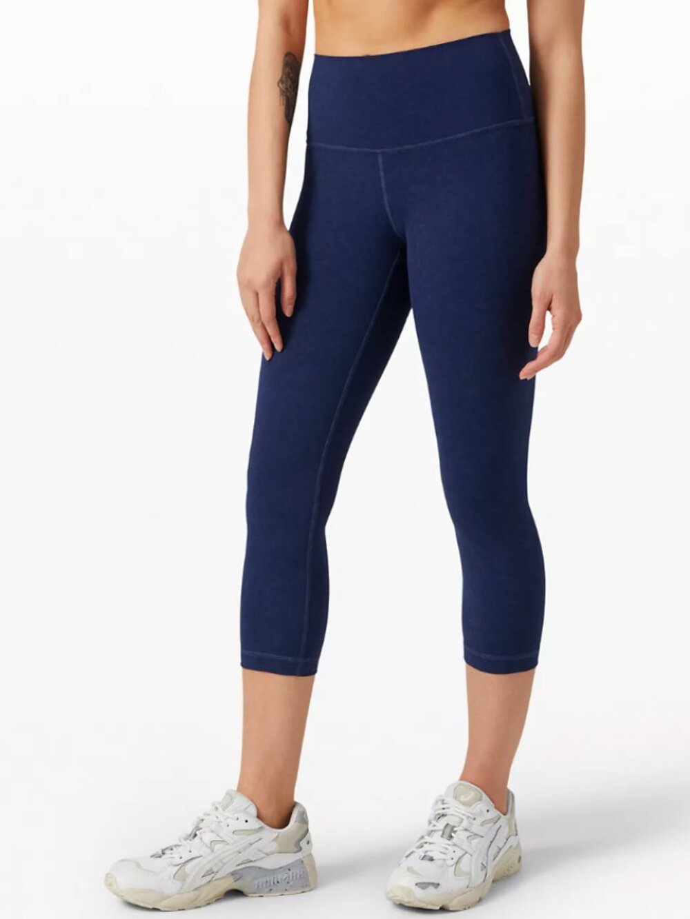 Lululemon Wunder Under High-Rise Crop 21" in Indigo Spray Mineral Blue - Size 6